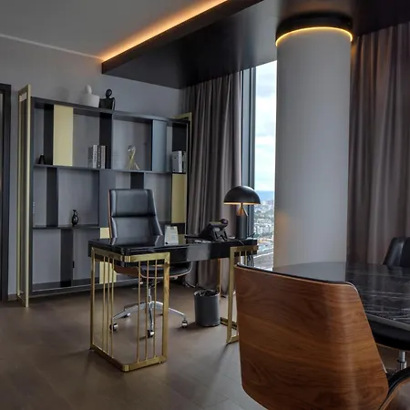 Grand Plaza & Congress Center 5*