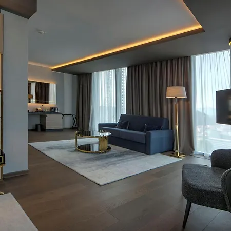 Grand Plaza & Congress Center Hotel