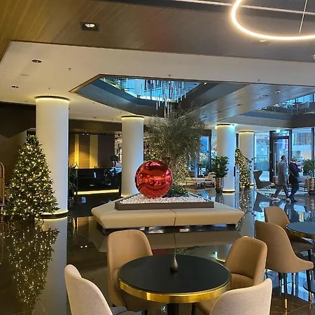 מלון Grand Plaza & Congress Center