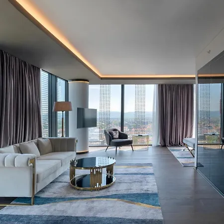 מלון Grand Plaza & Congress Center