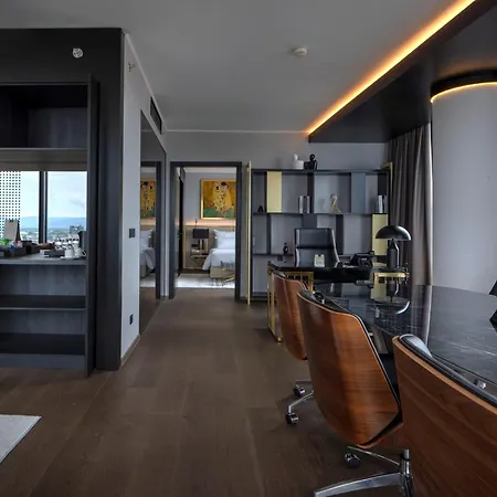 Grand Plaza & Congress Center Hotel