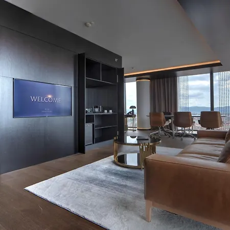 מלון Grand Plaza & Congress Center 5*