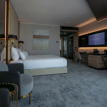 Hotel Grand Plaza & Congress Center