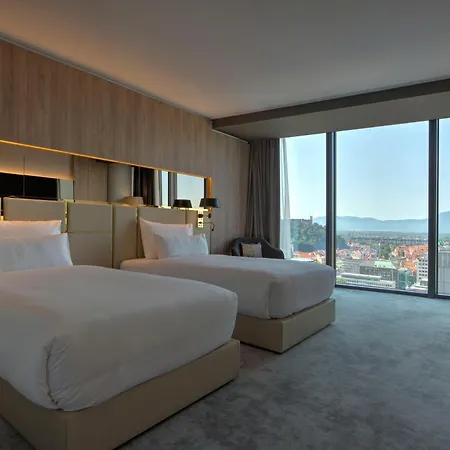 酒店 Grand Plaza & Congress Center 5*