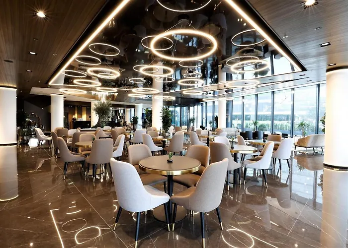 Grand Plaza & Congress Center 5* Lublana