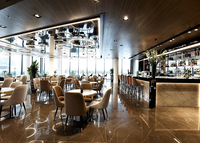 Grand Plaza & Congress Center 5*