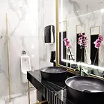 Grand Plaza & Congress Center מלון