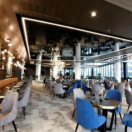 Grand Plaza & Congress Center Готель